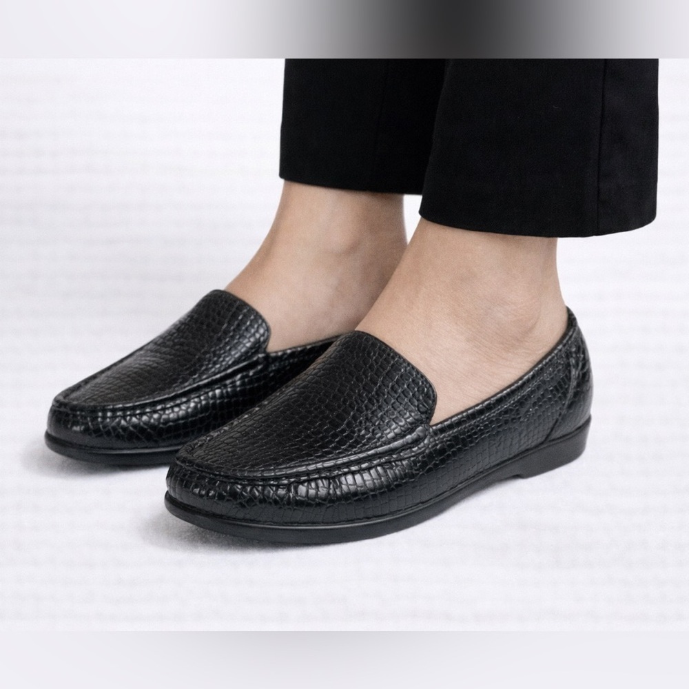 SAS Women's Shoes Black-Croc Leather Simplify Slip On
Loafer Size 10.5N